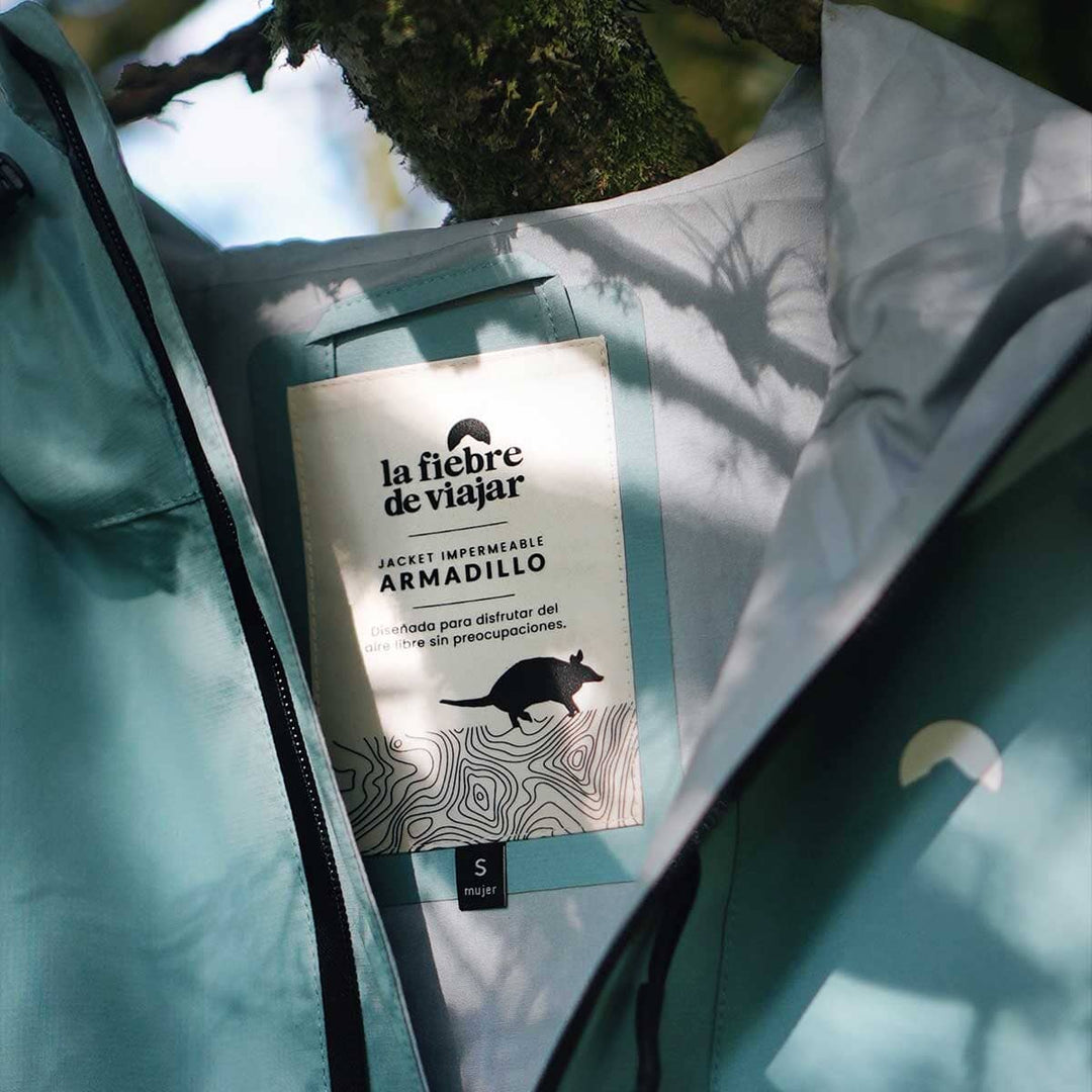 Jacket impermeable Armadillo - Mujer La Fiebre de Viajar