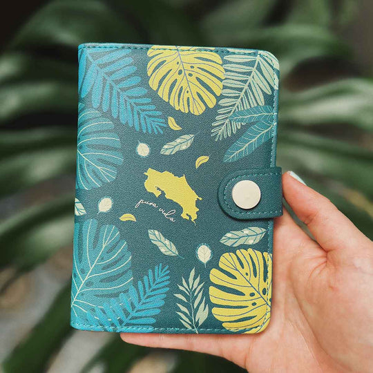 Porta pasaporte Abrazo del Bosque La Fiebre de Viajar