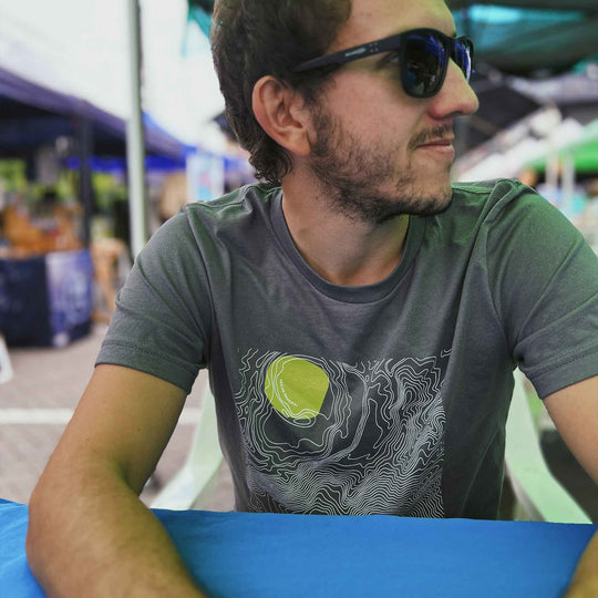 Relieve del Poás Camisa La Fiebre de Viajar