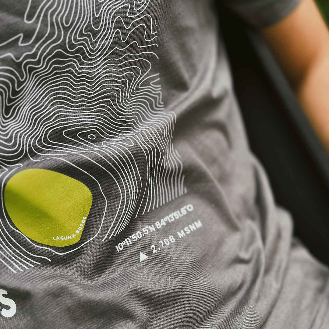 Relieve del Poás Camisa La Fiebre de Viajar